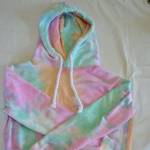 Crop top tye-dye hoodie